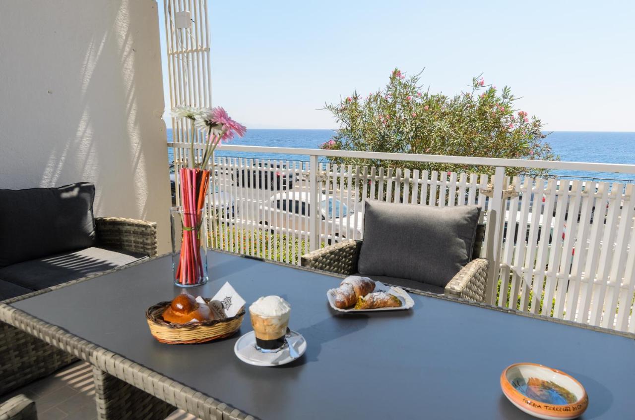 Marina D'Agro Residence Санта-Тереза-ди-Рива Экстерьер фото