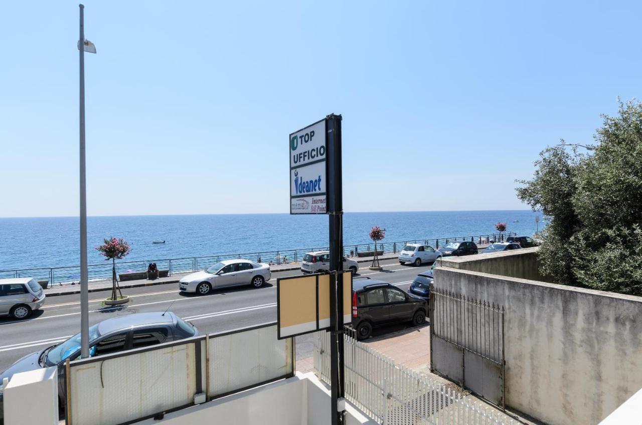 Marina D'Agro Residence Санта-Тереза-ди-Рива Экстерьер фото