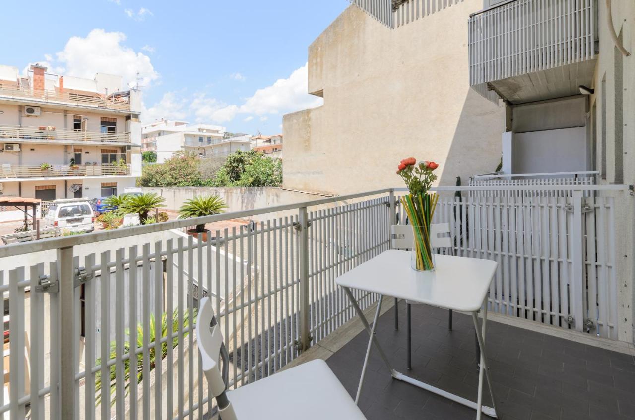 Marina D'Agro Residence Санта-Тереза-ди-Рива Экстерьер фото